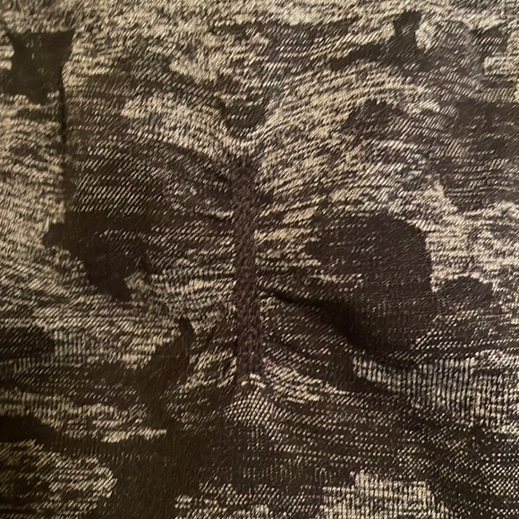 Gymshark Camo Leggings - Picture 4 of 4